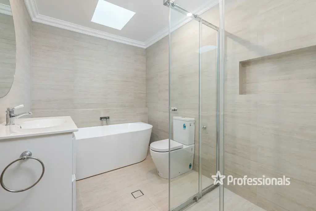 Hume Ave Ermington duplex – main bathroom