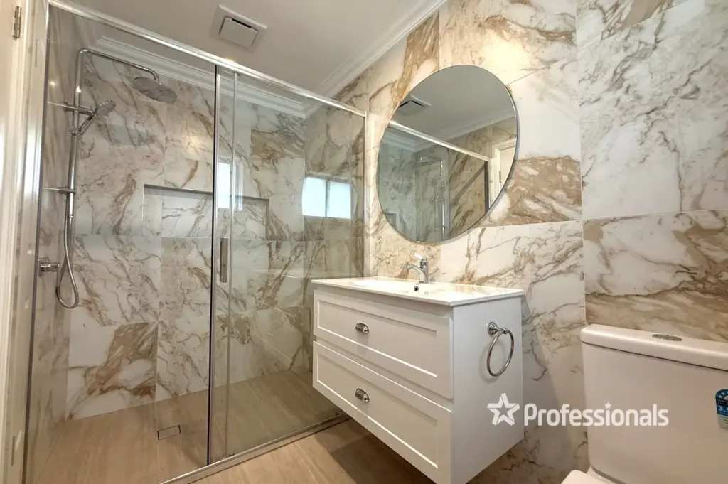 Hume Ave Ermington duplex – ensuite